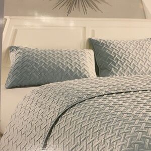 VCNY Home 3pc Quilt set Queen color sky, blue